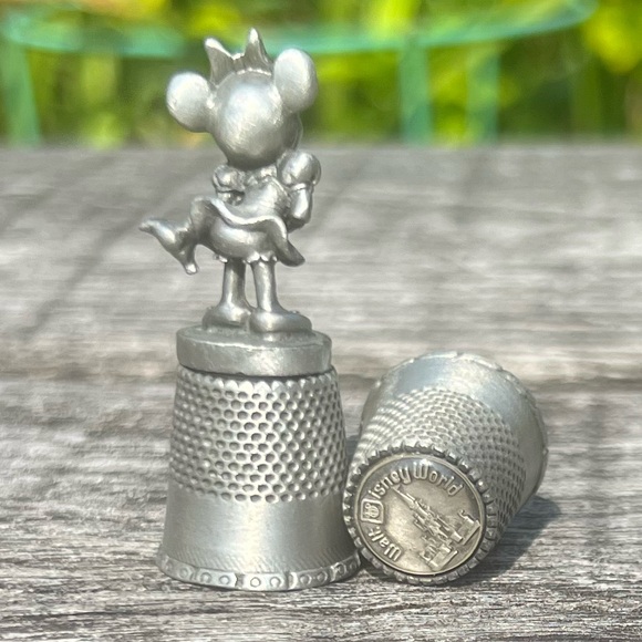 Disney pewter Thimble Set with Minnie Mouse - Picture 2 of 2